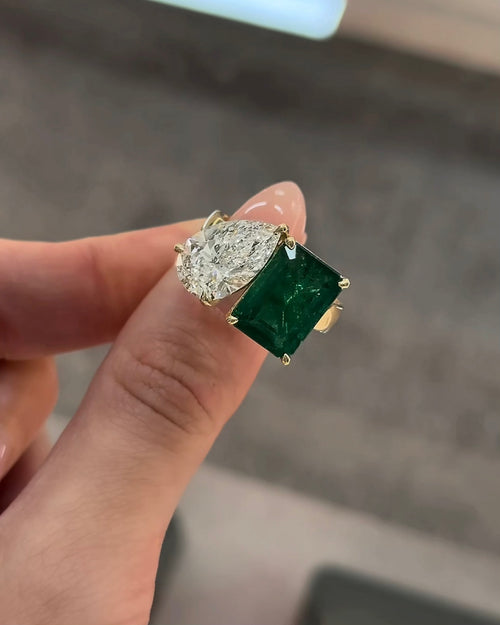 Pear Cut Diamond & Emerald Cut Green Emerald Toi et Moi Engagement Ring