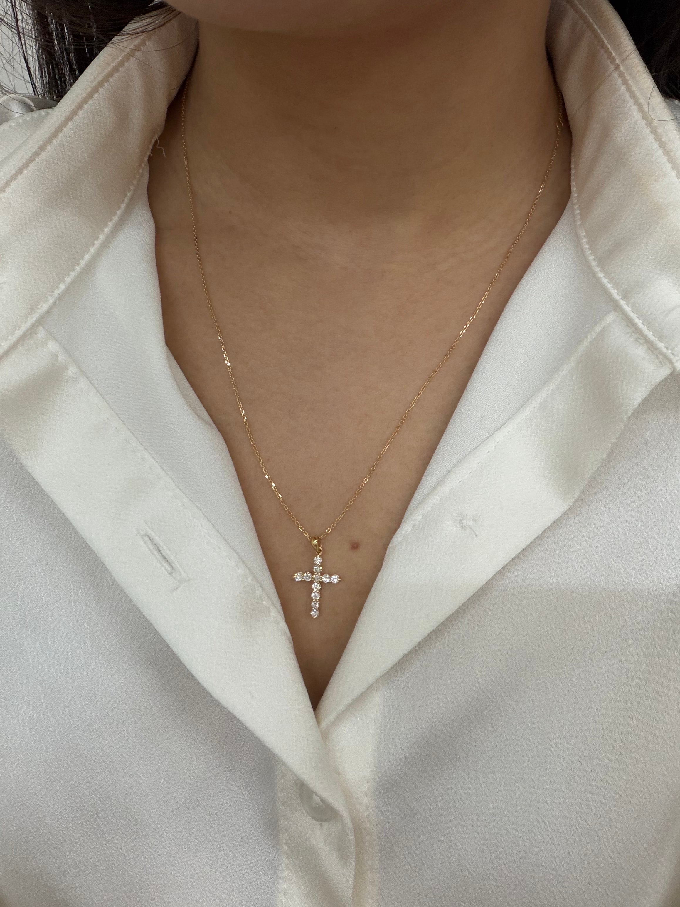 0.41Ct Natural Diamond Claw Set Cross Pendant