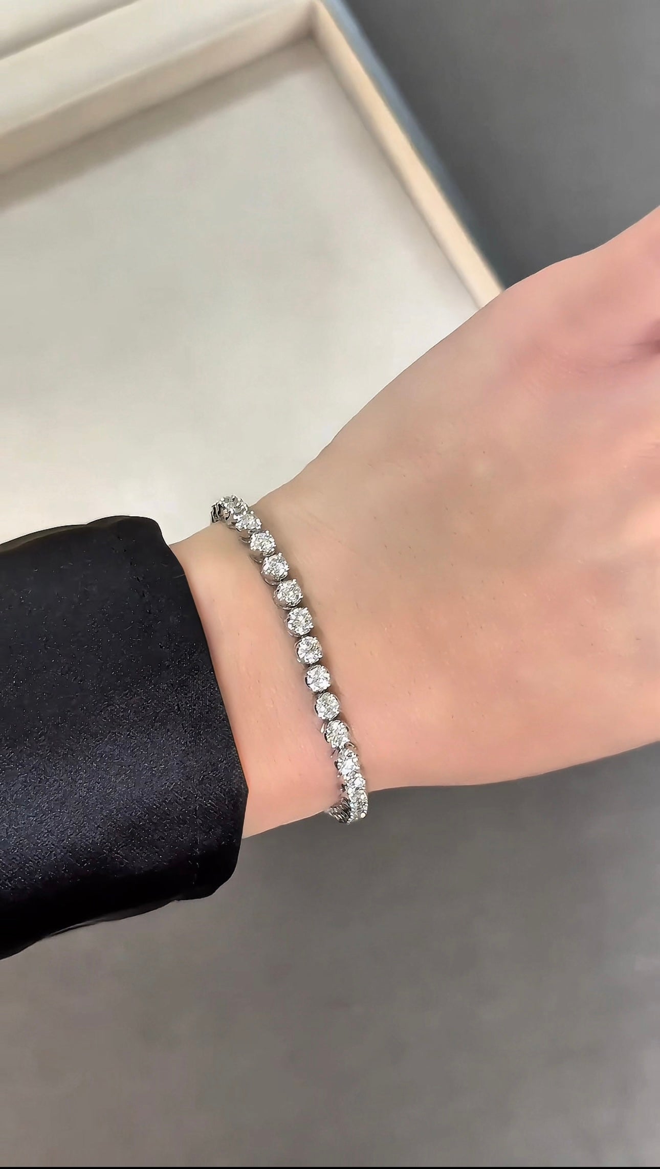 4.70Ct Round Brilliant Cut Crown Set Natural Diamond Tennis Bracelet