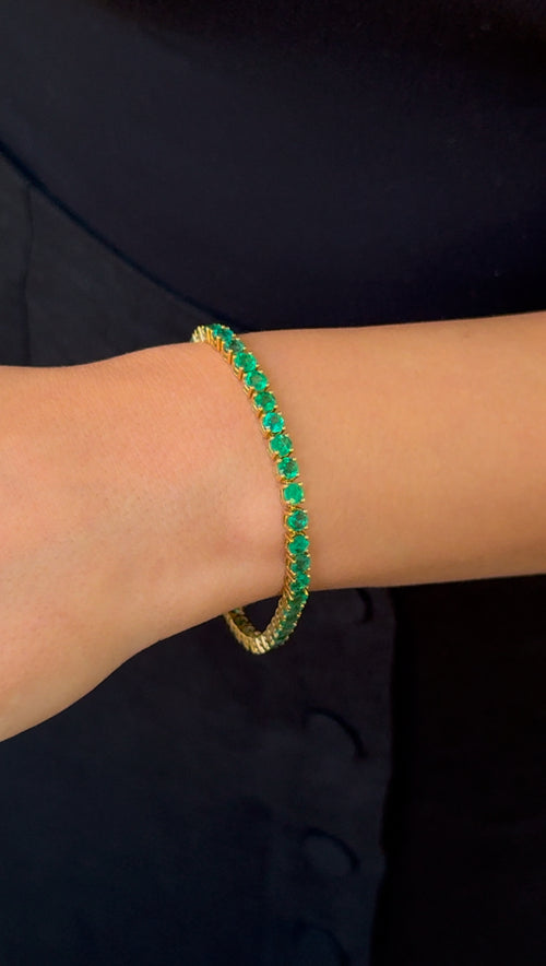 Round Brilliant Cut Green Emerald Tennis Bracelet in Yellow Gold