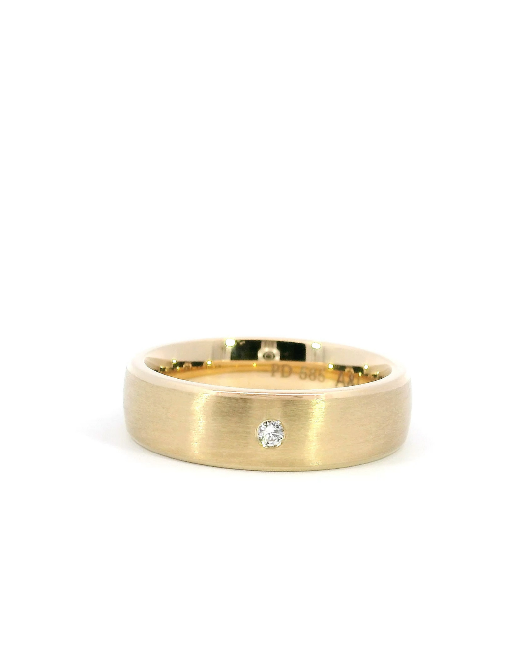 Single Round Brilliant Hammer Set Brushed Finish Wedding Band