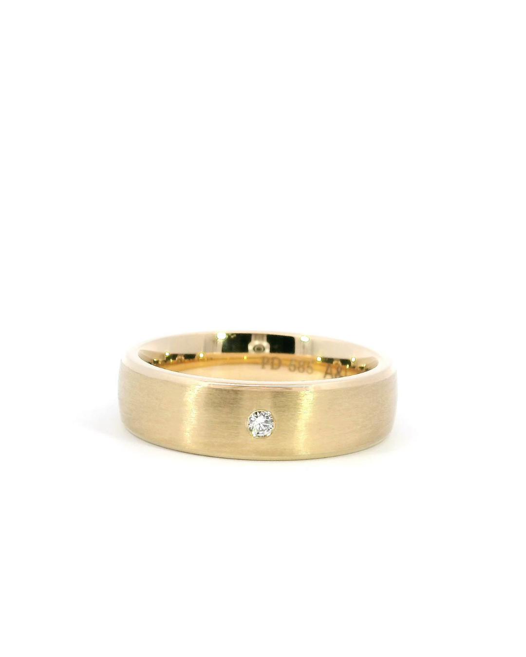Single Round Brilliant Hammer Set Brushed Finish Wedding Band