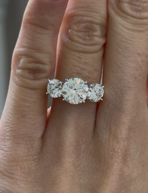 Round Brilliant Cut Diamond Trilogy Engagement Ring