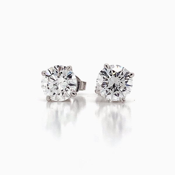 round-stud-diamond-earrings