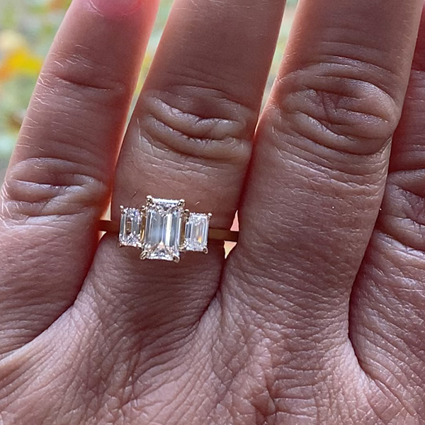 Emerald Cut Diamond Trilogy Ring in 18k Yellow Gold – Stórica Studio